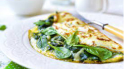 Huevos con queso y espinacas