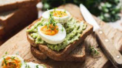 Sándwich de aguacate low carb